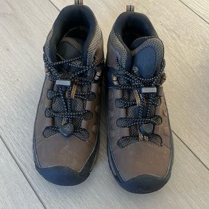Kids Keen waterproof hiking boots